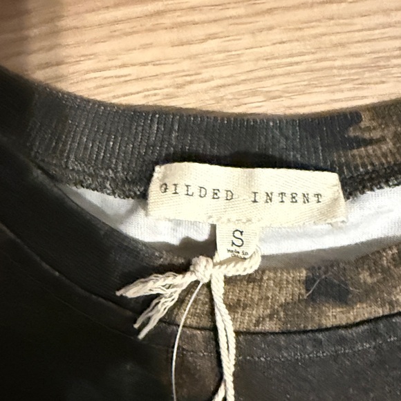 Camouflage Leaves Patterned Long Sleeve Top from Buckle - Picture 2 of 4